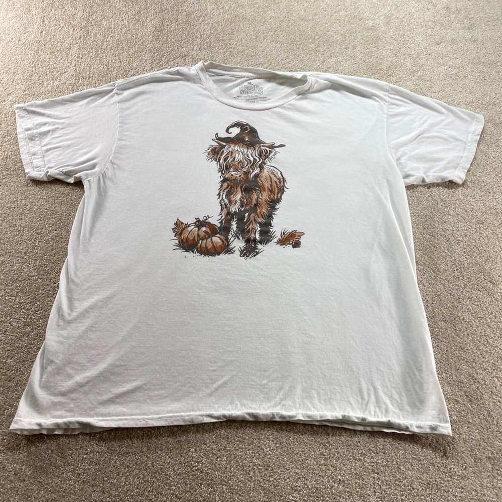 Goodie Two Sleeves Shirt Mens‎ XL White Highland Cow Witch Hat Halloween Cotton